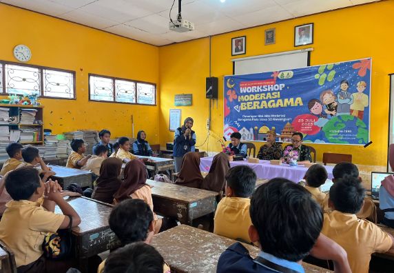 Wujudkan Toleransi, KKN UIN Walisongo Posko 95 Kenalkan Moderasi Beragama pada Siswa SD Nawangsari Kecamatan Weleri Kabupaten Kendal